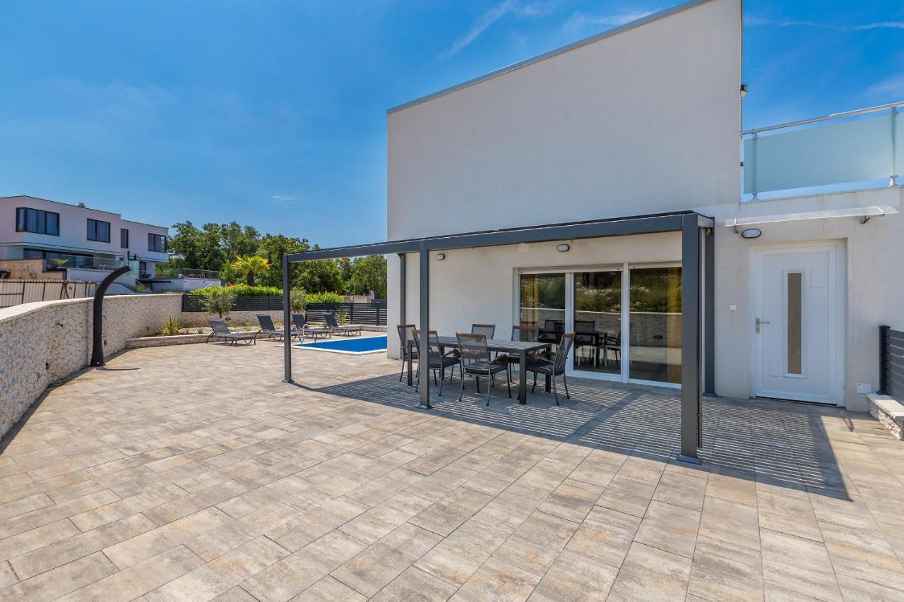 Holiday House Sunlight With Heated Pool Малинська Екстер'єр фото