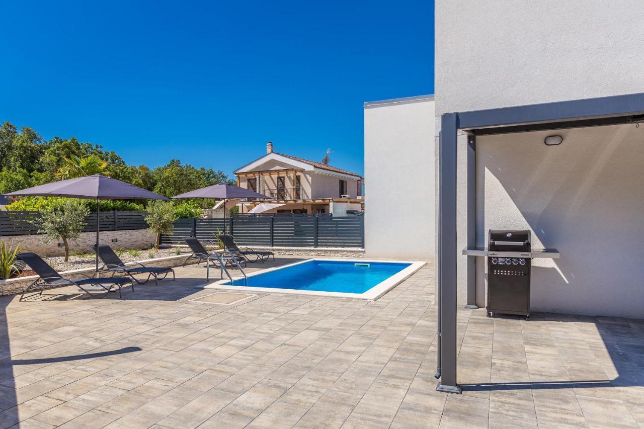 Holiday House Sunlight With Heated Pool Малинська Екстер'єр фото