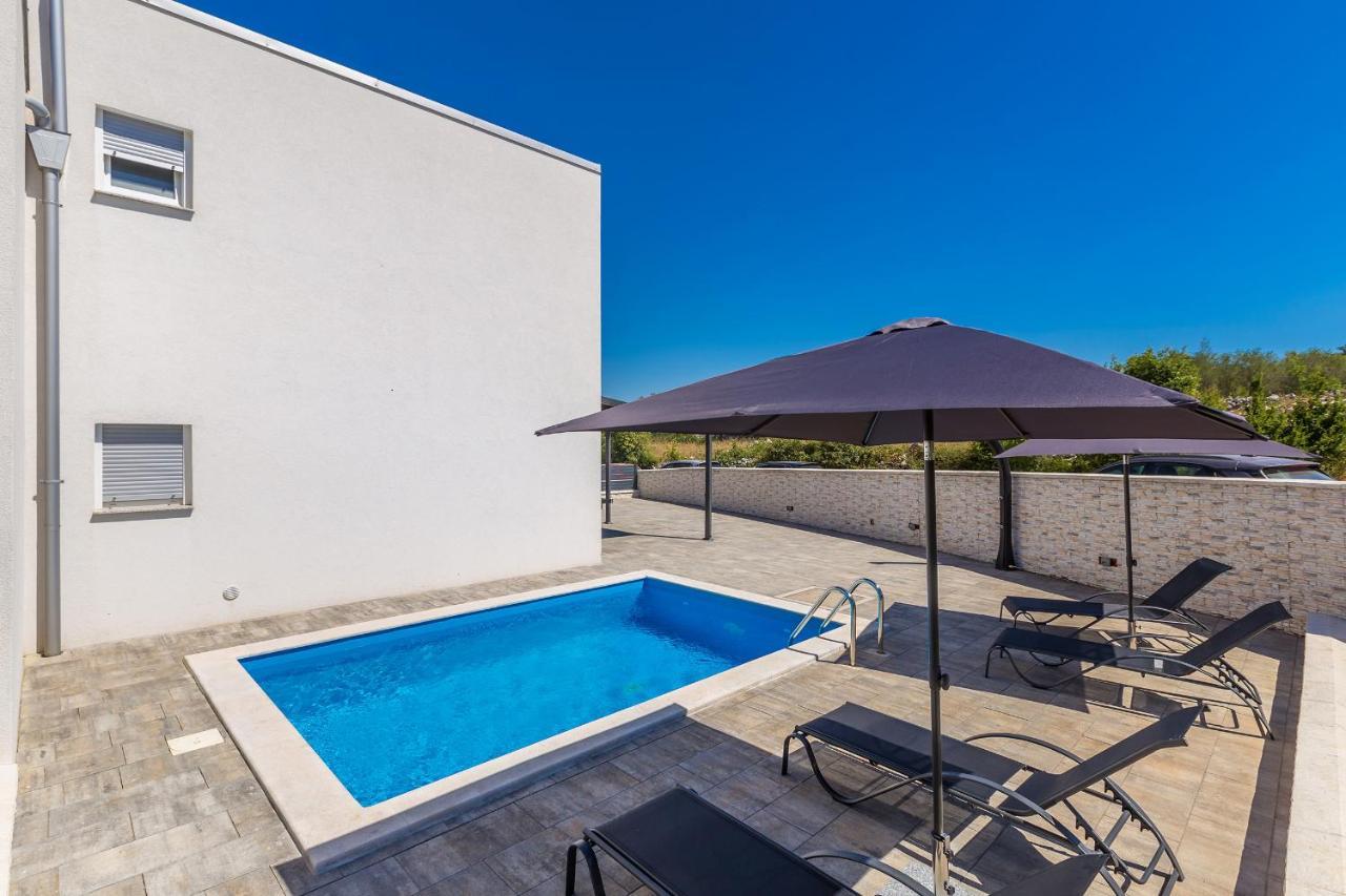 Holiday House Sunlight With Heated Pool Малинська Екстер'єр фото