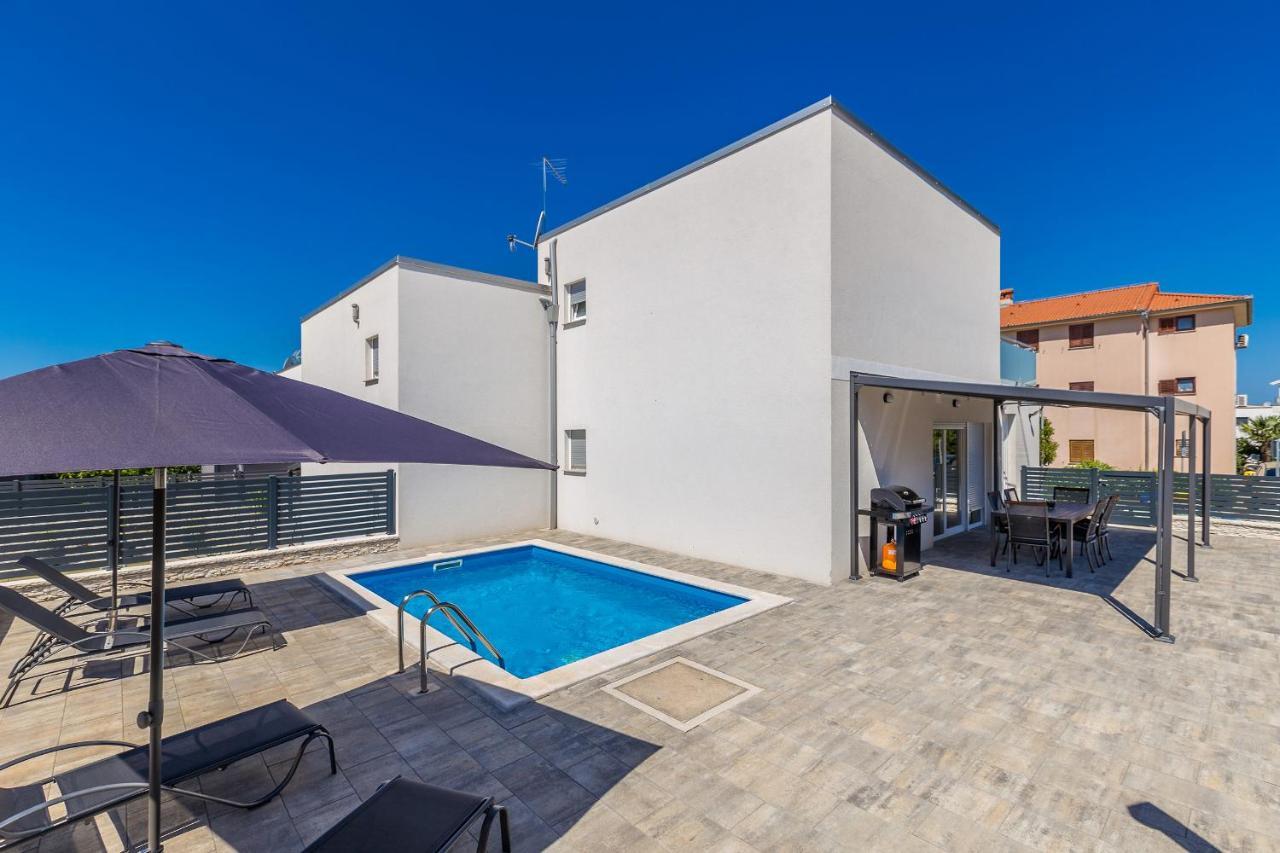 Holiday House Sunlight With Heated Pool Малинська Екстер'єр фото
