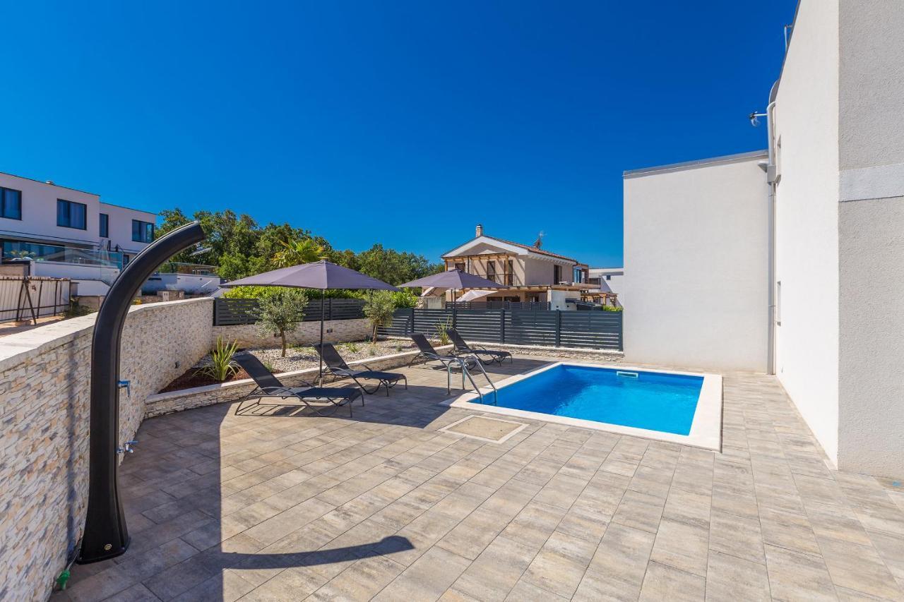 Holiday House Sunlight With Heated Pool Малинська Екстер'єр фото