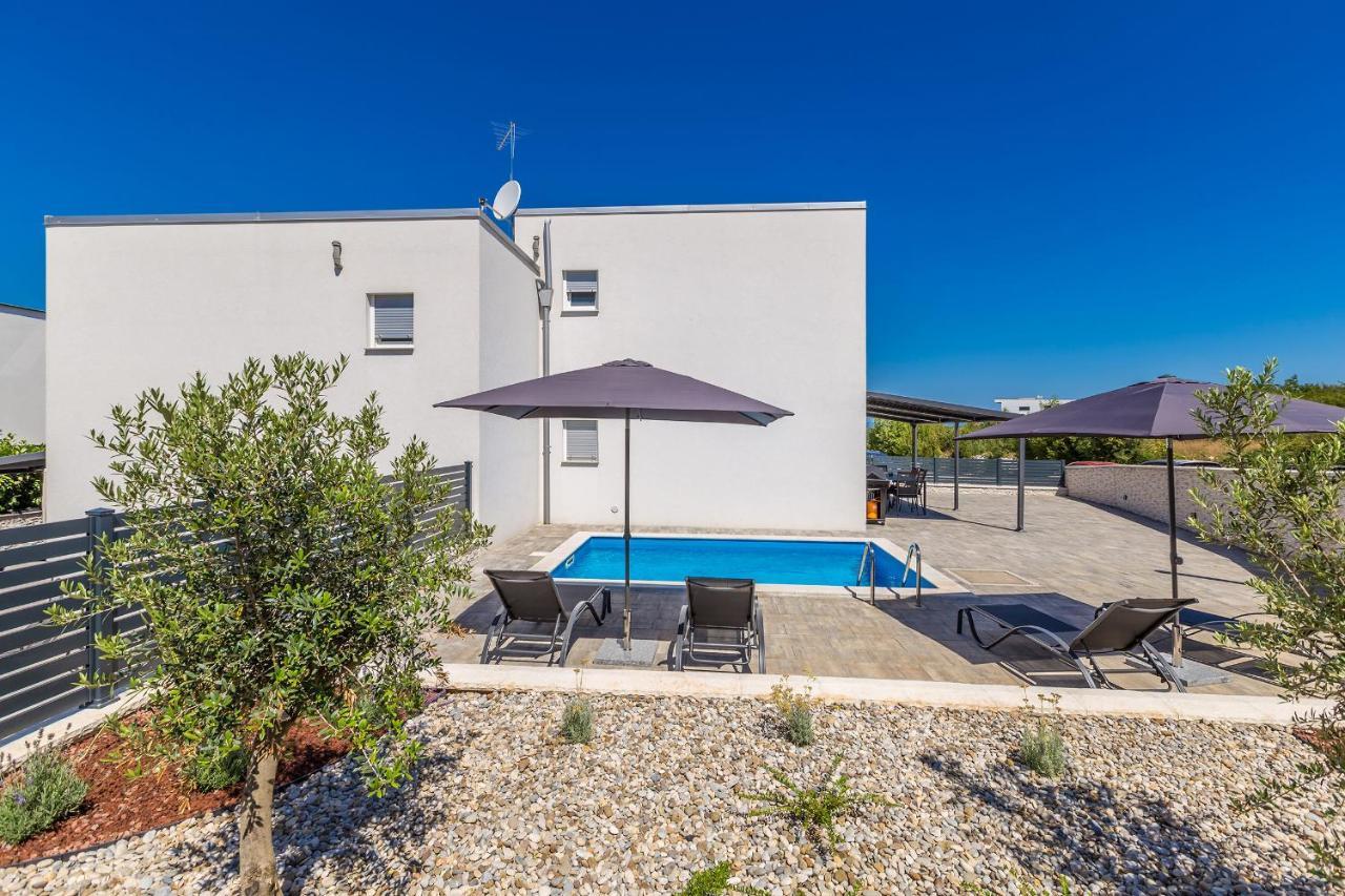 Holiday House Sunlight With Heated Pool Малинська Екстер'єр фото